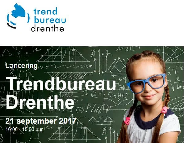 Meisje voor schoolbord met info over de lancering