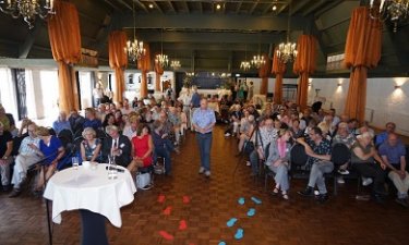 zaalbeeld van de presentatie van de nieuwe stichting zaVie